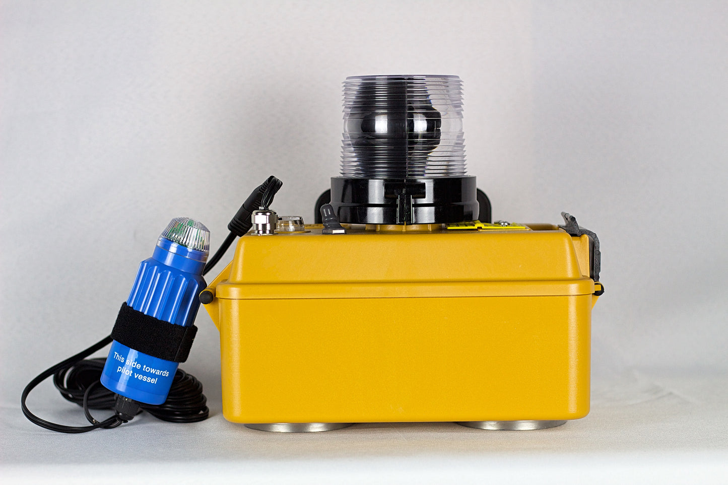 EMPCO-LITE MARINE NAVIGATIONAL LIGHT Model 200 MB Light AMBER WITH PLL